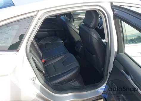 2017 Ford Fusion Titanium z USA, uszkodzony, nr VIN 3FA6P0K95HR174620